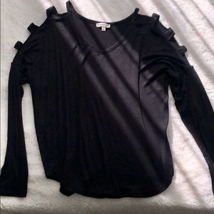 Black top sleeve top with cut-outs!